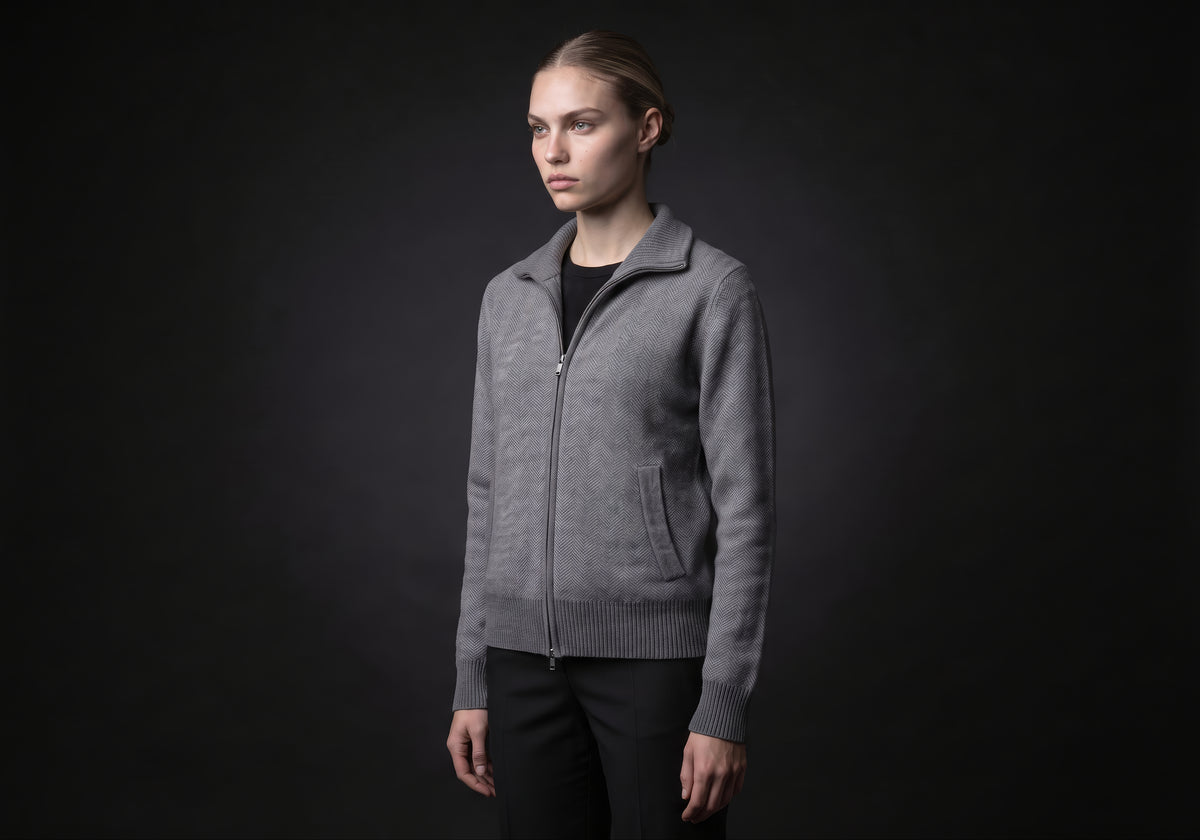 Velmurax cashmere zip cardigan in gray, in a three-quarter view on the model on the studio set