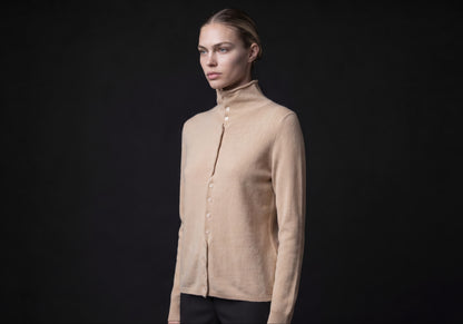 Velmurax mock neck cashmere cardigan in beige, in a three-quarter view on the model on the studio set